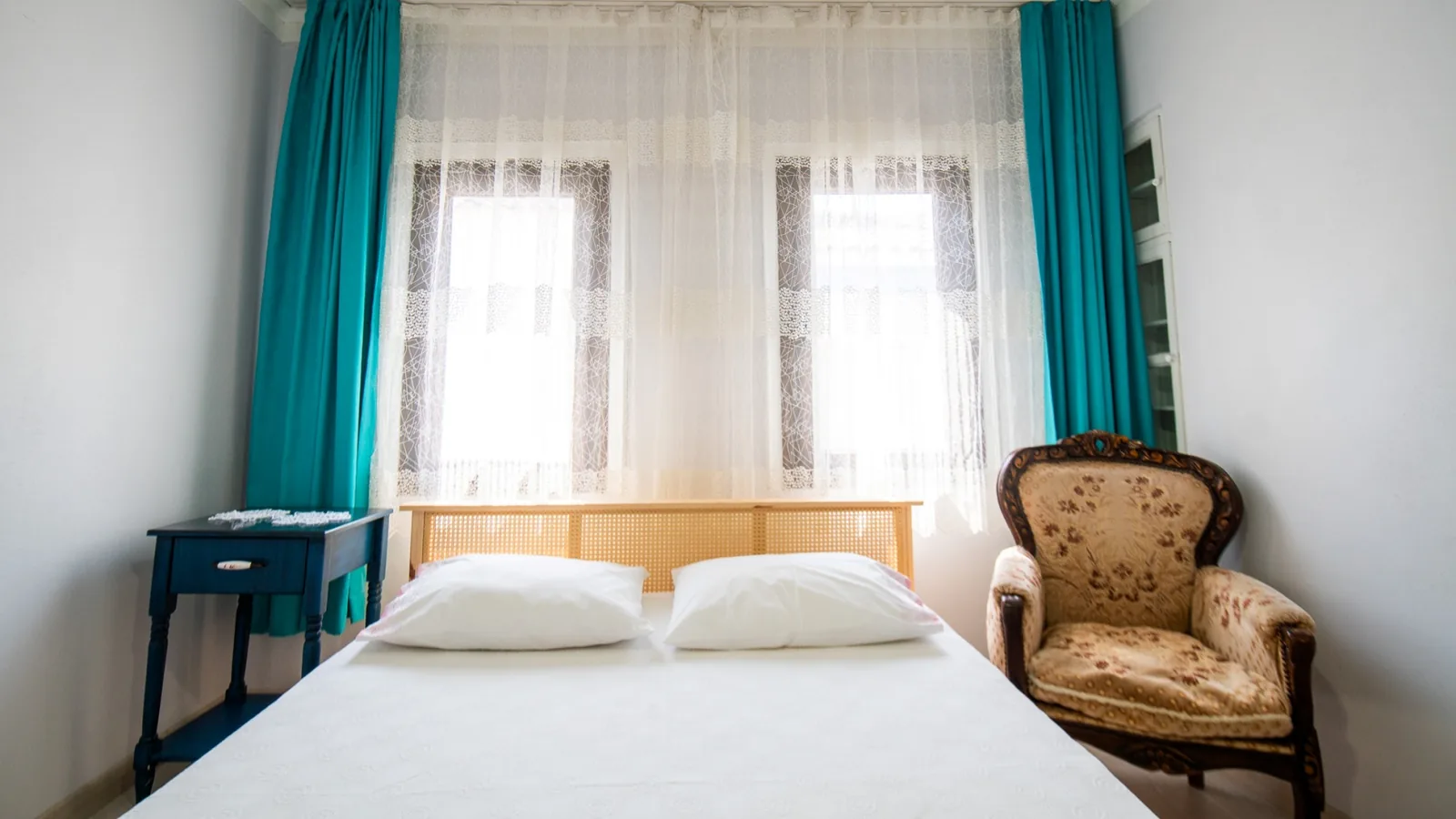 Alaybey Guest Home yatak odası